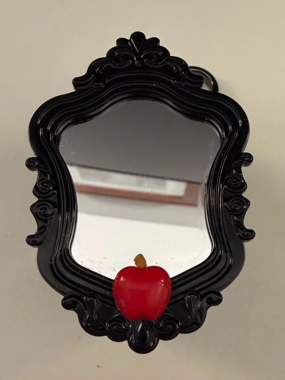Bath & Body Works Evil Queen Mirror Sanitize Clip - Picture 2 of 3